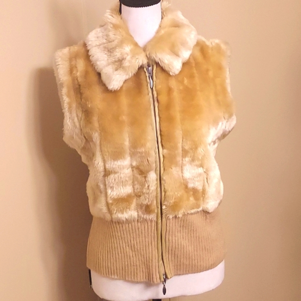 Faux Fur Vest By Essentials By Milano